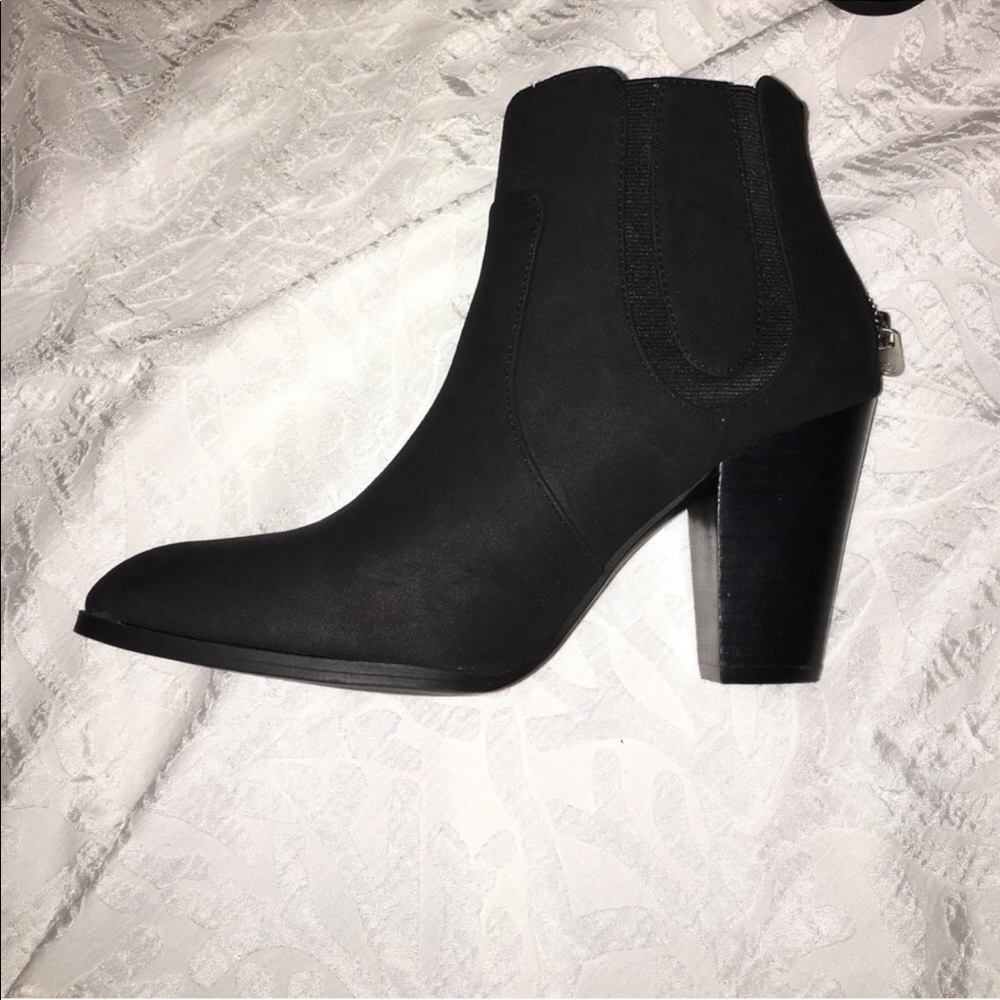 Adrienne Vittadini Black booties